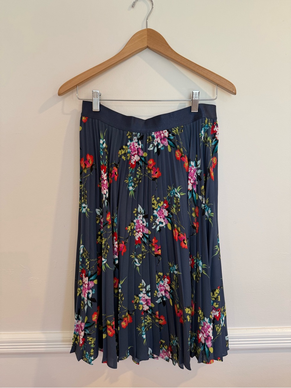 Express Floral Pleated Midi Skirt in Navy with Red & Pink Accents